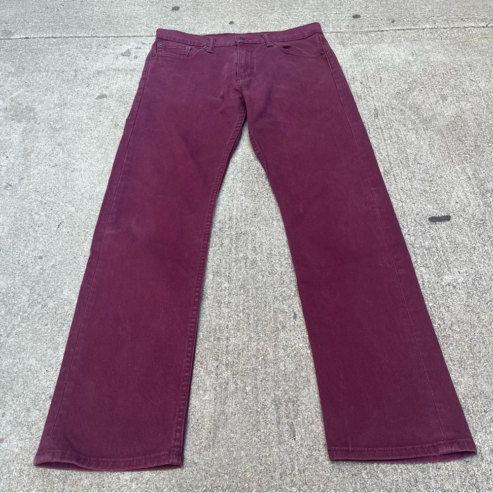 Levi’s 513 in burgundy
